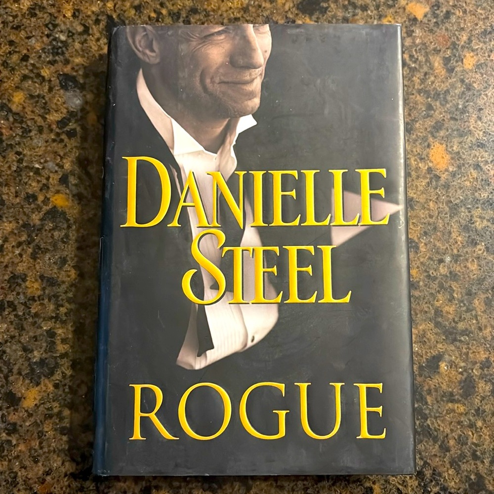 Danielle Steel - Rogue - Hard Cover Book